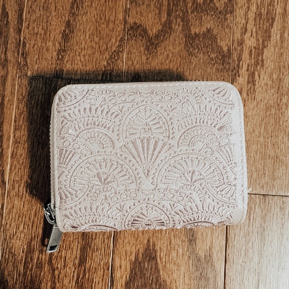 Universal Thread Handbags - 🌟Crocheted Wallet
